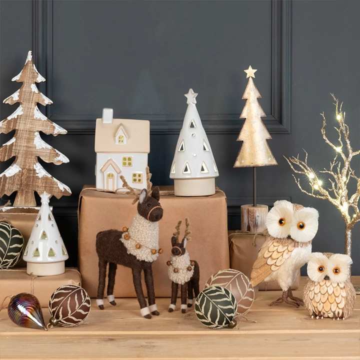 Muted brown and cream coloured decorations, a very neutral christmas palette