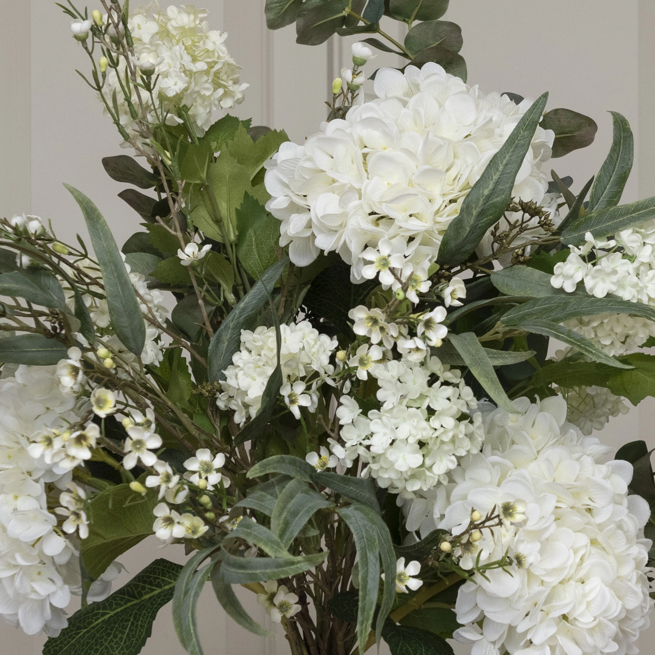 Bestselling artificial flowers and décor